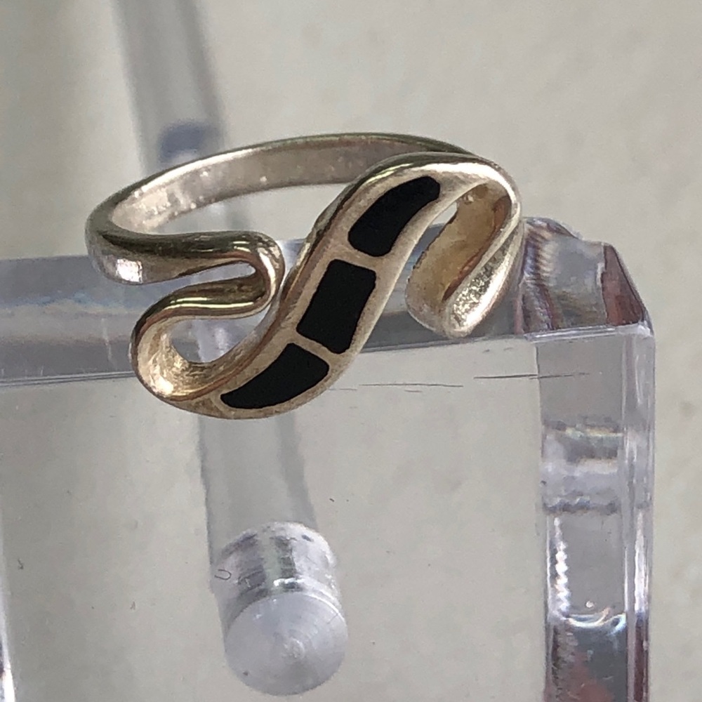 Sterling Ring - Inlaid Black Stone - Size 4